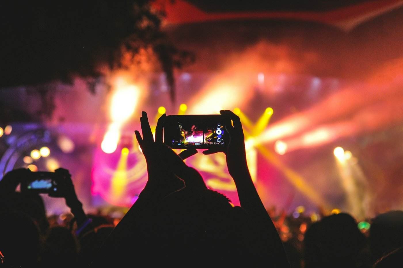 La noche cambia de escenario: música electrónica en la península