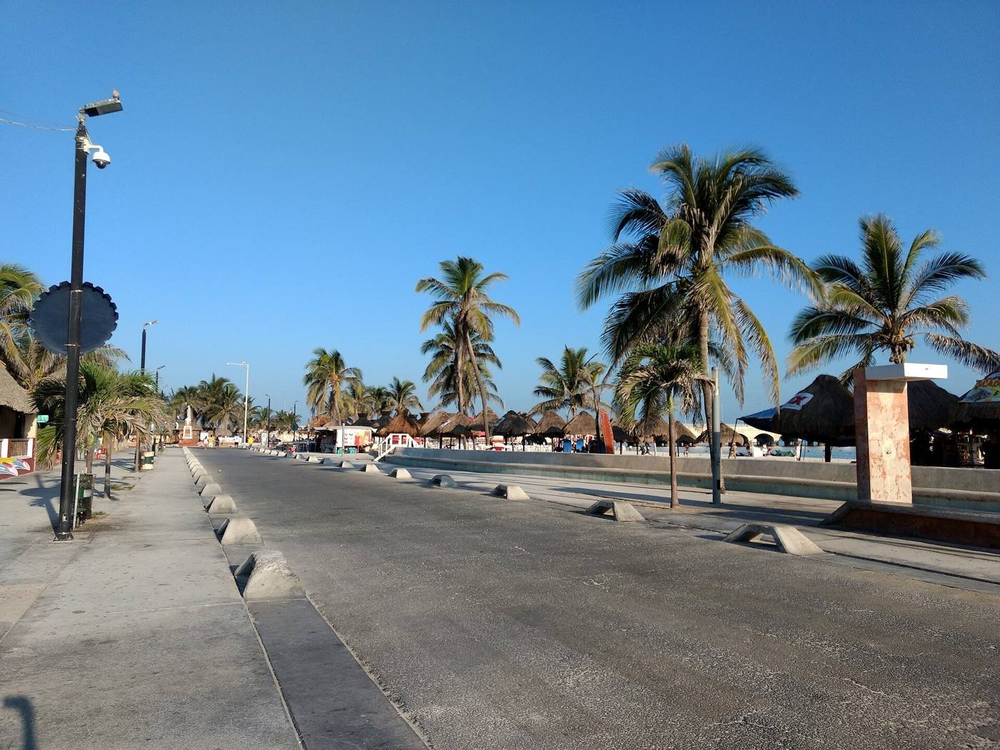 Frente frío 2 trae lluvias y oleaje de hasta 3 metros a la costa de Yucatán
